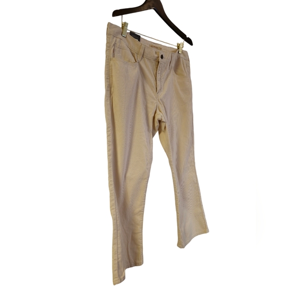 NWT Levi's Premium Middy Ankle Bootcut Corduroy Pants Cream Size 32 x 27 - Picture 2 of 15